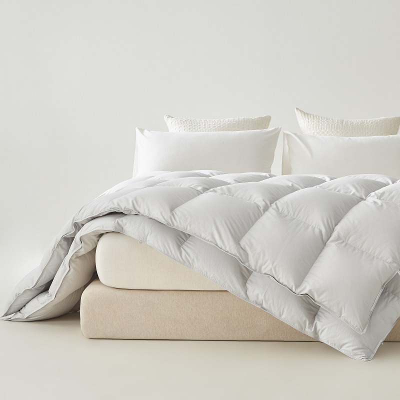 Cloud-feeling zero-pressure feather velvet quilt