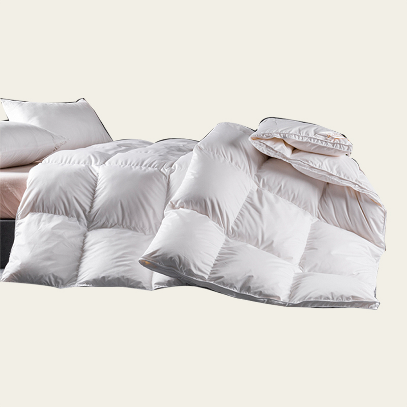 White light goose feather quilt